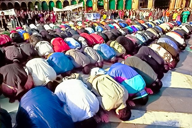 Fedeli Islamici In Preghiera