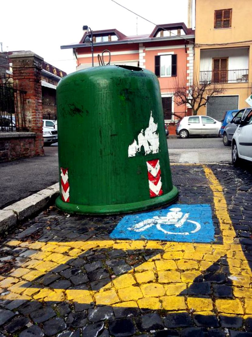 CAMPANA ACIAM NEL PARCHEGGIO RISERVATO AI PORTATORI HANDICAP A CARSOLI : E&amp;#039; PROTESTA SUL WEB