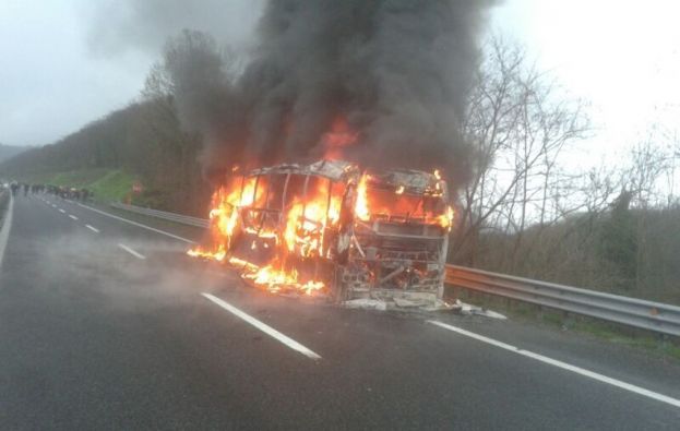 VA A FUOCO UN AUTOBUS SULL&amp;#039;A24,TRAFFICO DEVIATO AL CASELLO DI CARSOLI