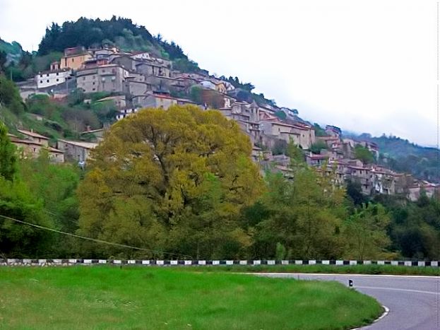 COLLI DI MONTE BOVE, 50ENNE TENTA DI SUICIDARSI CON I GAS DI SCARICO DELL&amp;#039;AUTO: SALVATA DA UN PASSANTE