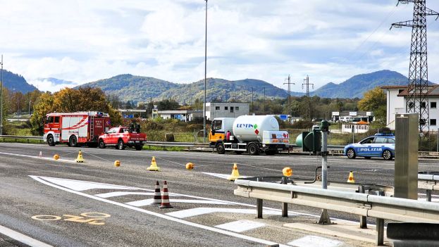 Autocisterna all&amp;#039;uscita del casello A24 di Carsoli
