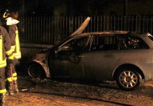 A FUOCO LE TRE AUTO DEL SINDACO DI TAGLIACOZZO