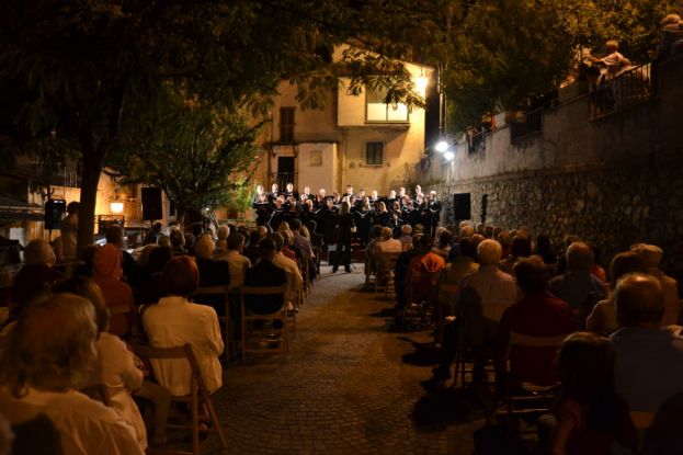 CONCERTO A ROCCA DI BOTTE DELLA CORALE POLIFONICA DI ARSOLI QUESTA SERA A PARTIRE DALLE ORE 21:00