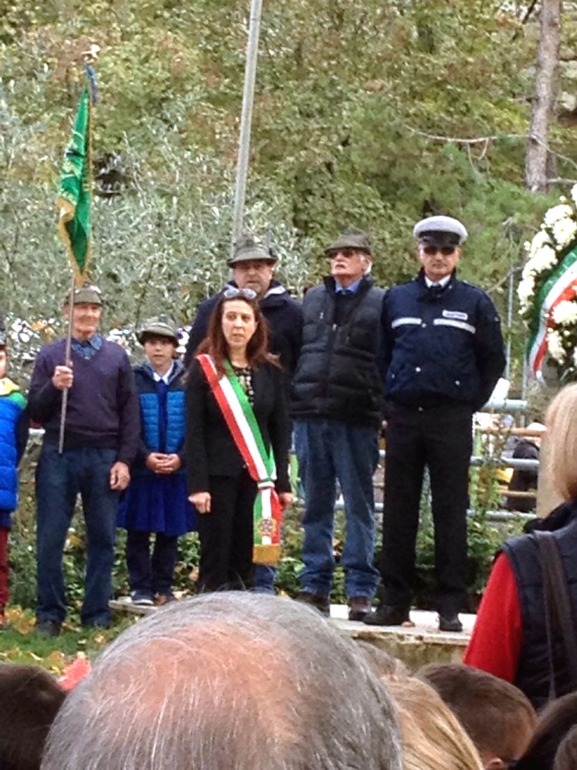 CARSOLI,FESTA NAZIONALE E DELLE FORZE ARMATE:LA CELEBRAZIONE AL MONUMENTO AI CADUTI