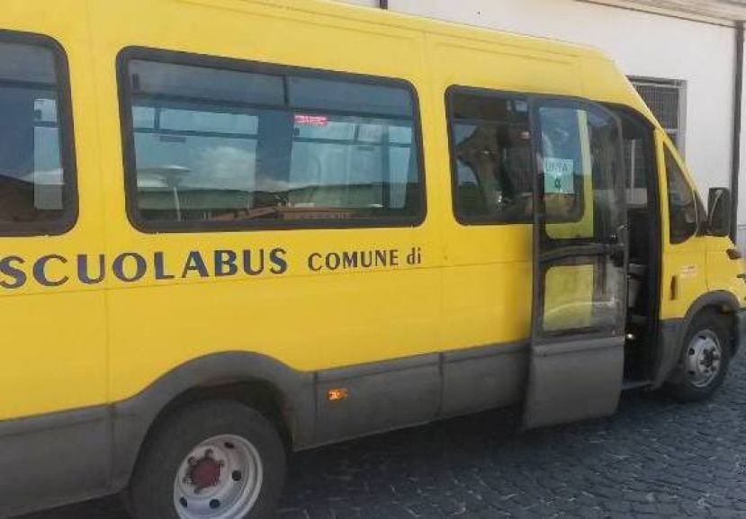 DISSERVIZI ALLO SCUOLABUS DI CARSOLI,VIBRATA LA PROTESTA DI DUE GENITORI:&rdquo;NOSTRA FIGLIA E&rsquo; RIMASTA SOLA&rdquo;