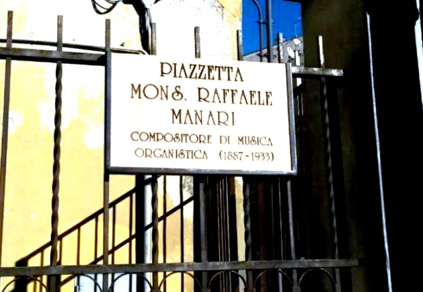 CERIMONIA A CARSOLI:INTITOLATA A MONS. MANARI LA PIAZZETTA DI VIA ROMA