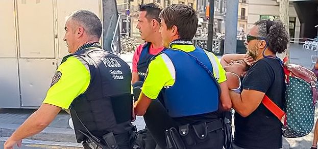 Ferita soccorsa dagli agenti della polizia spagnola