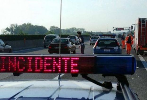 INCIDENTE GRAVE SULL&rsquo;A24,ATTERRA UNA ELIAMBULANZA:CHIUSO IL TRATTO TRA I CASELLI DI CARSOLI E VICOVARO MANDELA