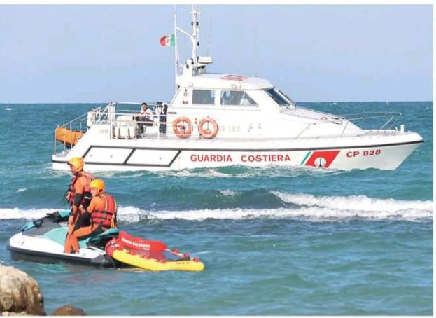 Salvamento con moto d&amp;#039;acqua e Guardia Costiera