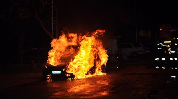 CARSOLI,AUTO VA A FUOCO IN PIENO CENTRO:INDENNE L&rsquo;AUTOMOBILISTA