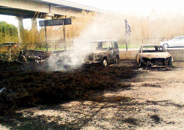 CARSOLI, DISCARICA ABUSIVA DI GOMME VA A FUOCO:FUMO NERO SULL&rsquo;A24