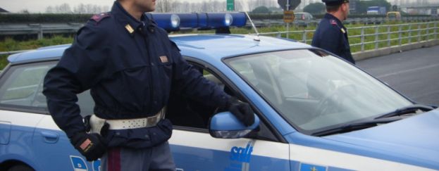 AUTOMOBILISTA UBRIACO ZIGZAGA SULL&amp;#039;A24 CON IL PROPRIO CAMPER:FERMATO DALLA POLSTRADA DI CARSOLI