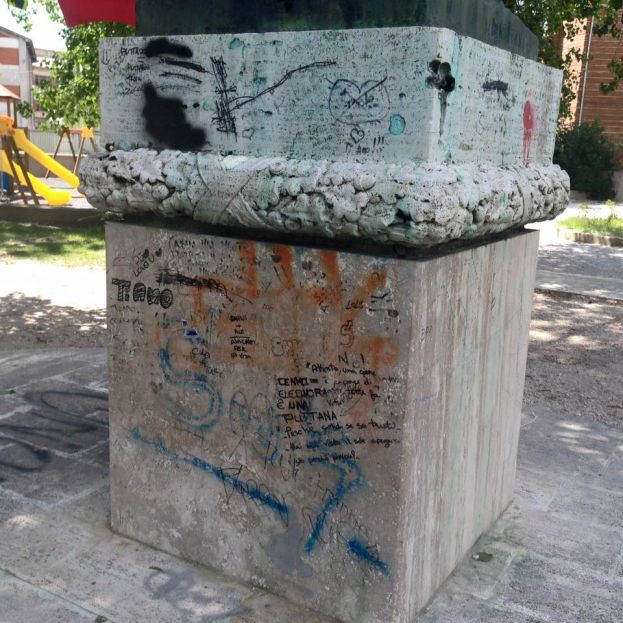 CARSOLI,MONUMENTO AI CADUTI PREDA DEI VANDALI.APPELLO DEI CITTADINI