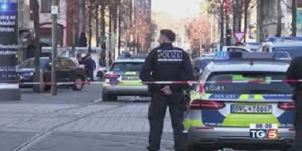 GERMANIA - SVENTATO ATTENTATO AD UN MERCATINO DI NATALE