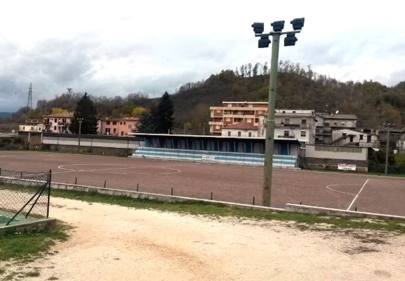 CAMPO SPORTIVO DI CARSOLI, PORZIONI INSISTONO SU AREE PRIVATE:SI CAMBIA IL PROGETTO PER ACQUISIRE IL MUTUO
