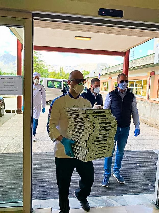 Giovent&ugrave; Nazionale, Consegna Pizze