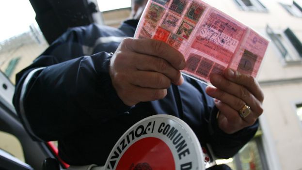 PATENTI VENDUTE A 4MILA EURO, BLITZ DELLA POLIZIA: 20 ARRESTI E 135 INDAGATI TRA ROMA, L&amp;#039;AQUILA E ALTRE CITTA&amp;#039;