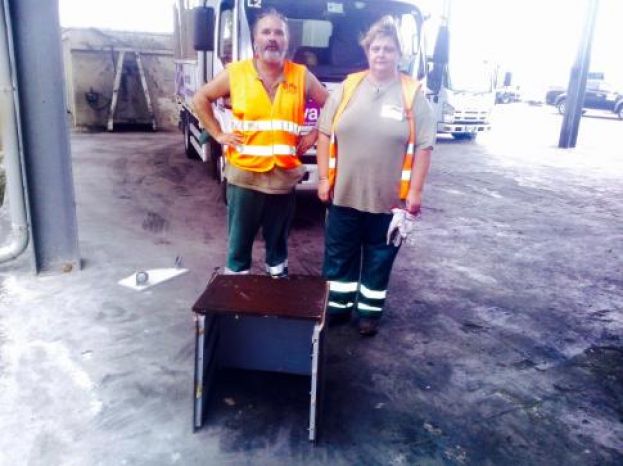 TROVATA TRA I RIFIUTI BUSTA CON 7MILA EURO,CONSEGNATA ALLA POLIZIA