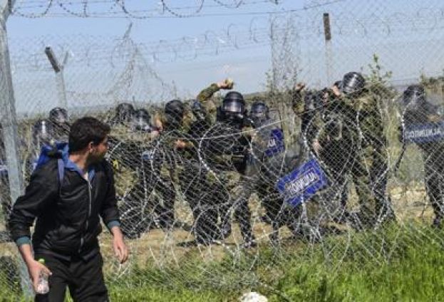 INDOMENI, SCONTRO CON L&amp;#039;ESERCITO: FERITI 260 PROFUGHI