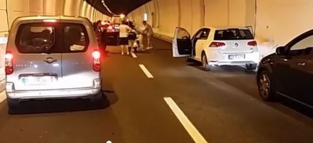 CANE ABBANDONATO IN GALLERIA:BLOCCATA L&amp;#039;A24 ROMA-L&amp;#039;AQUILA(VIDEO)