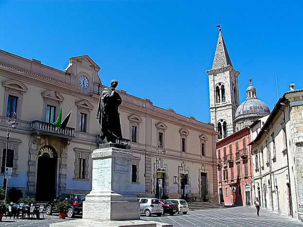 Sulmona,monumento ad Ovidio