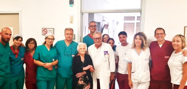 Lucia Fabrizio insieme all&amp;#039;equipe medico sanitaria