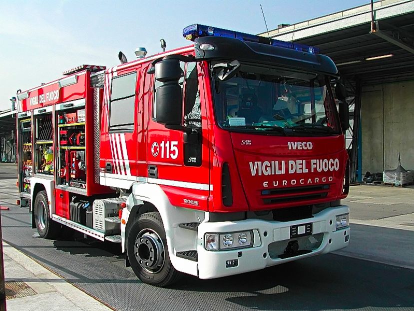 CARSOLI, DISTACCAMENTO DEI VOLONTARI DEI VIGILI DEL FUOCO NEGLI EX CAPANNONI DELLA MAEL