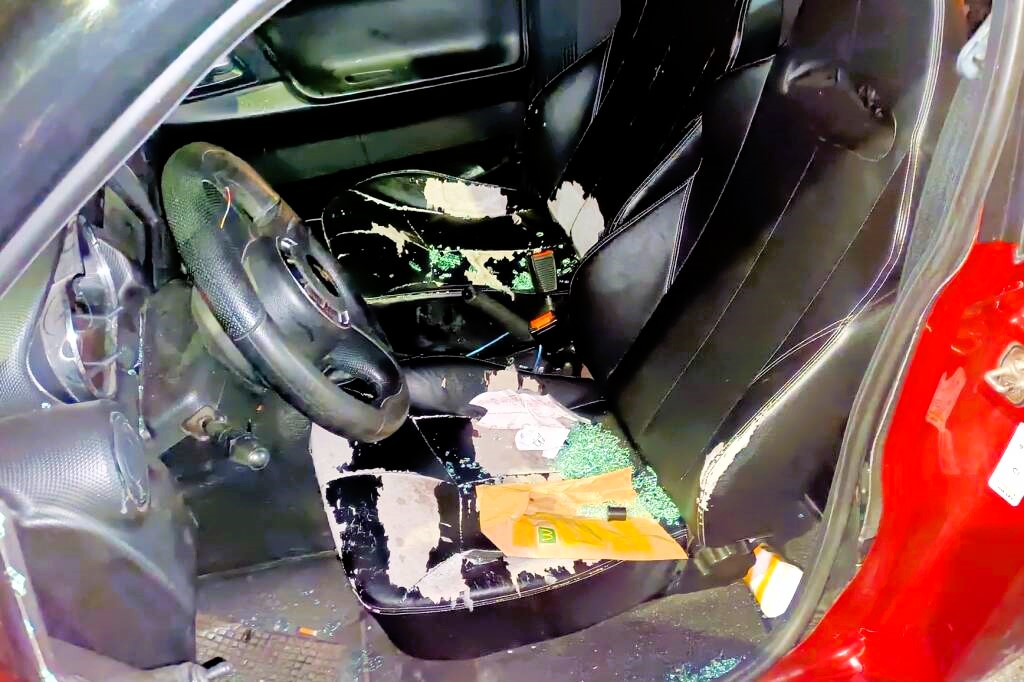 TAMPONAMENTO SULLA SALARIA: GIOVANE ILLESA DOPO L'IMPATTO TRA LA SUA MINICAR E UNA GOLF