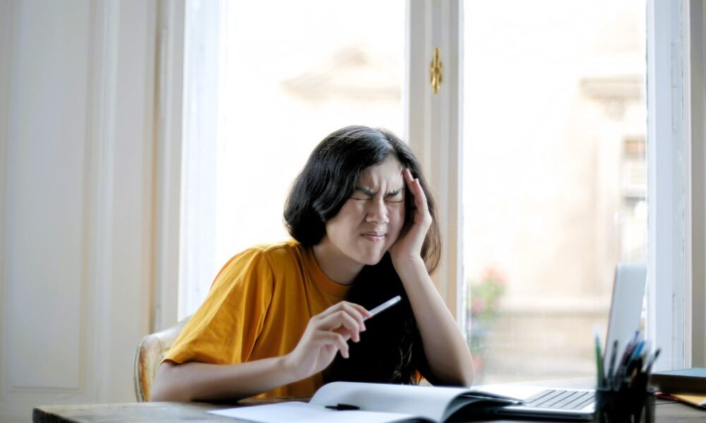 L’EMICRANIA NEI GIOVANI: DALLA PREDISPOSIZIONE AL BENESSERE QUOTIDIANO. INTERVISTA ALLA DOTT.SSA ADELIA LUCATTINI, ORDINARIO DELLA SOCIETÀ PSICOANALITICA ITALIANA