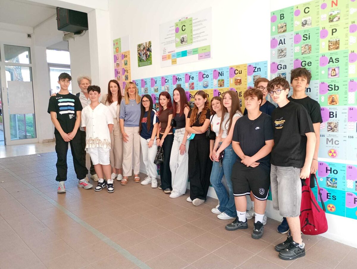 All’Istituto “Alessandrini” di Teramo una maxi Tavola Periodica per lasciare il segno: la scienza diventa patrimonio della scuola 47 30459c09 fe3a 4fd0 a8ff a88fe90eb87a