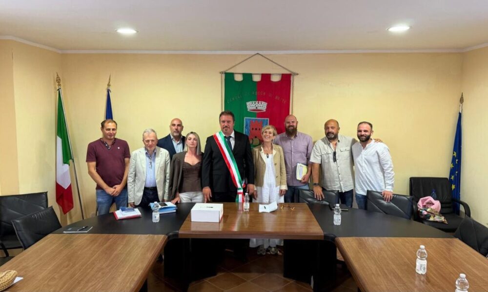 Il giuramento di Elvino Marzolini segna l'inizio della nuova amministrazione a Rocca di Botte