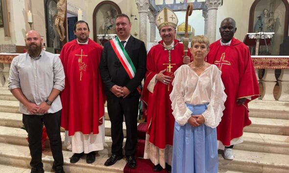 Il Vescovo Massaro con il sindaco Marzolini