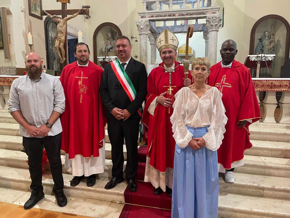 Il Vescovo Massaro con il sindaco Marzolini