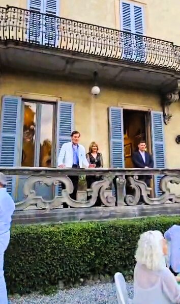 Il giovane conte italorusso Pietro Stramezzi, la principessa rumena russa Silvia Andronikov Cantacuzene e il "barone nero" Roberto Jonghi Lavarini ad una serata aristocratico reazionaria in una villa patrizia...