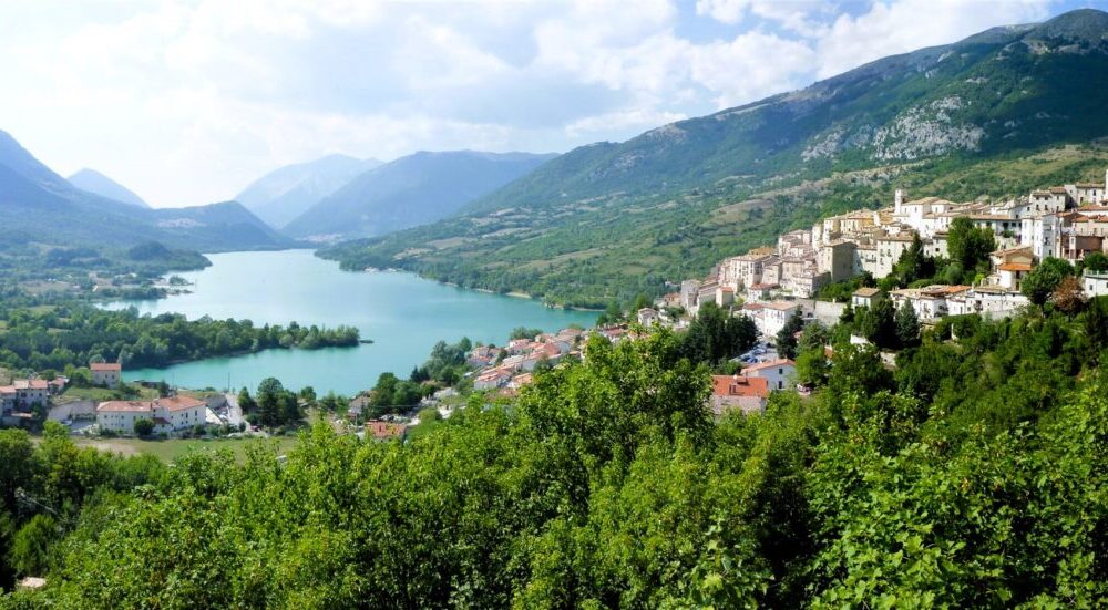 Lago di Barrea 1 2717 x 1248 2037 x 936