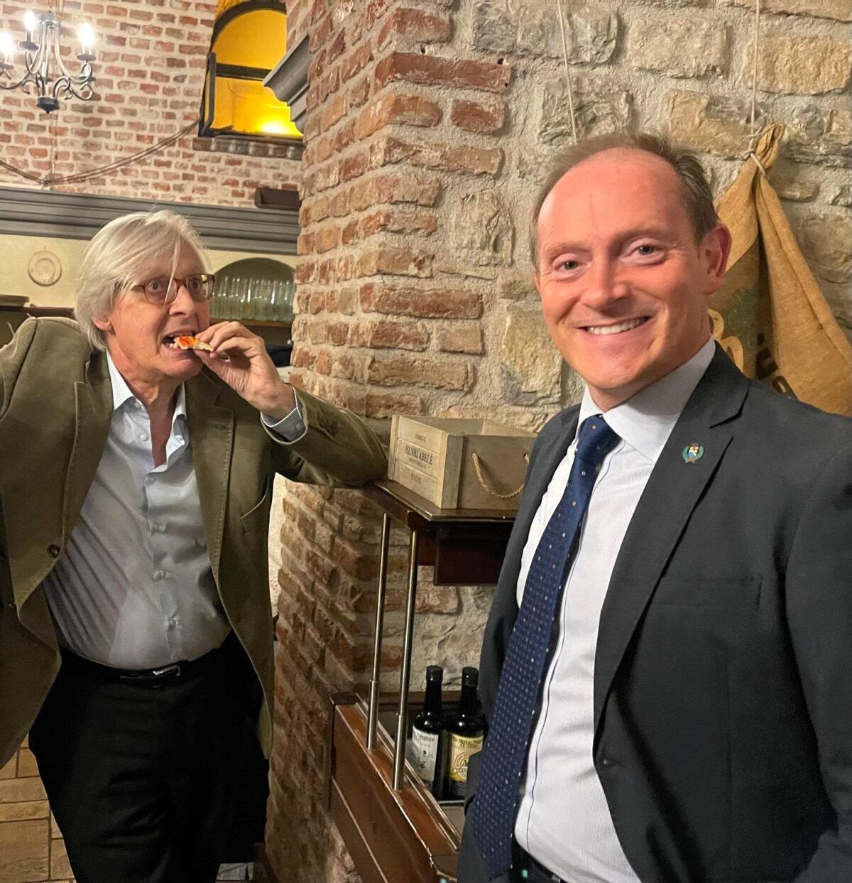 LIGURIA, AD ANDORA (SAVONA), VITTORIO SGARBI VINSE A SUA INSAPUTA PER IL COMUNE 20 MILIONI DAL PNRR PER RIQUALIFICARE BORGO CASTELLO E PALAZZO PARAXO