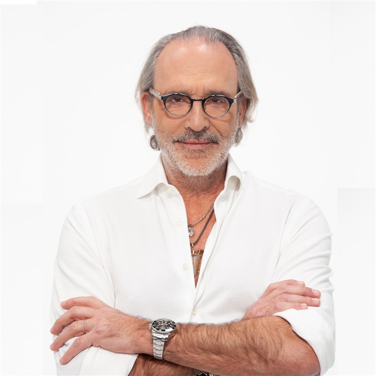 luca ward 750 x 750