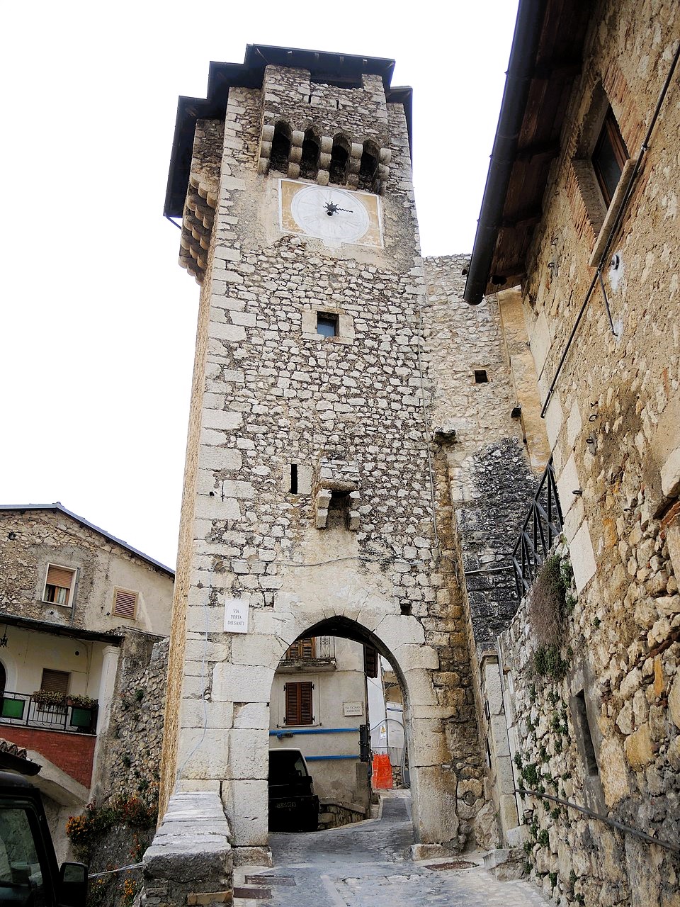 Fontecchio_-_Torre_dell'orologio