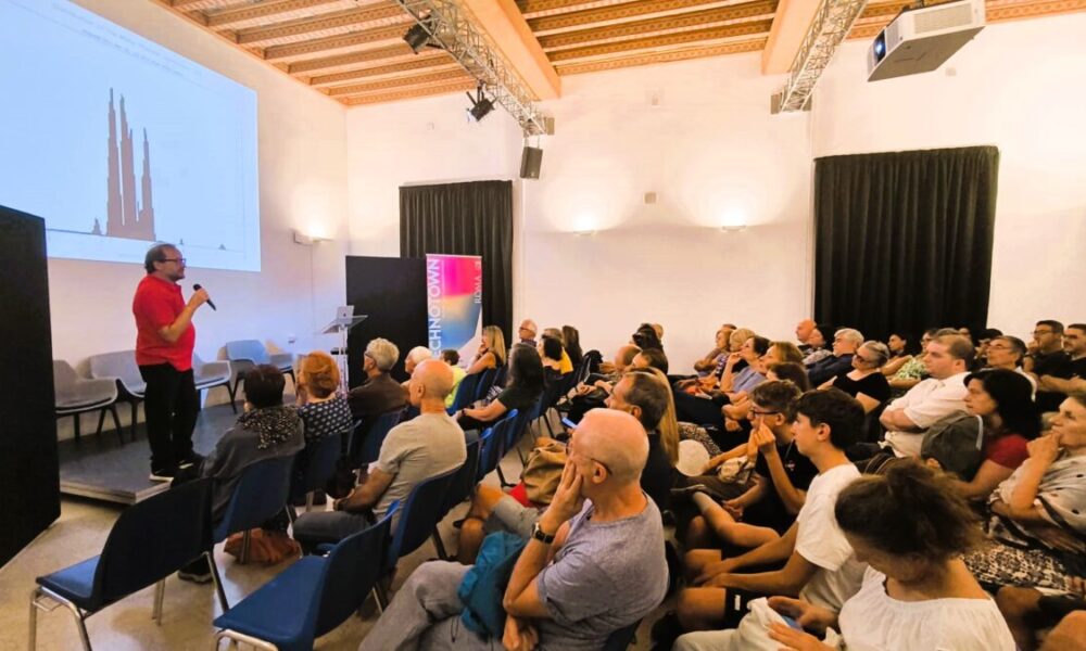 Aperitivi scientifici - Gianluca Masi in sala teatro