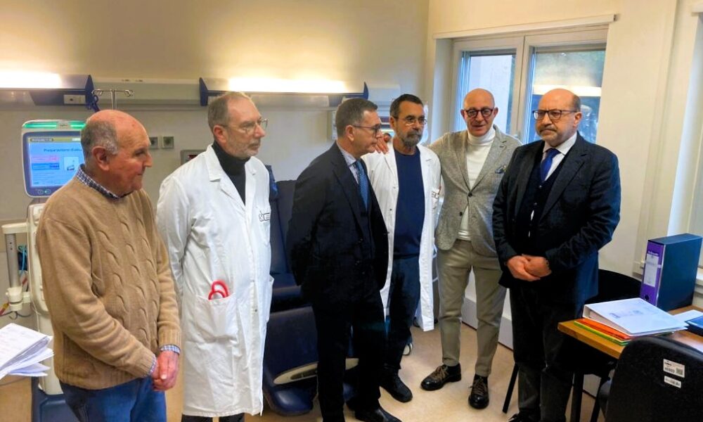 Latronico, Friolo e Dirigenza ASM -all inagurazione-del-servizio-dialisi-a-Policoro