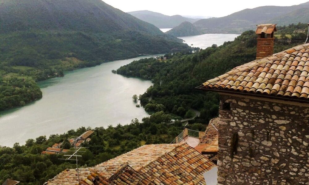Lago del Turano visto da Paganico