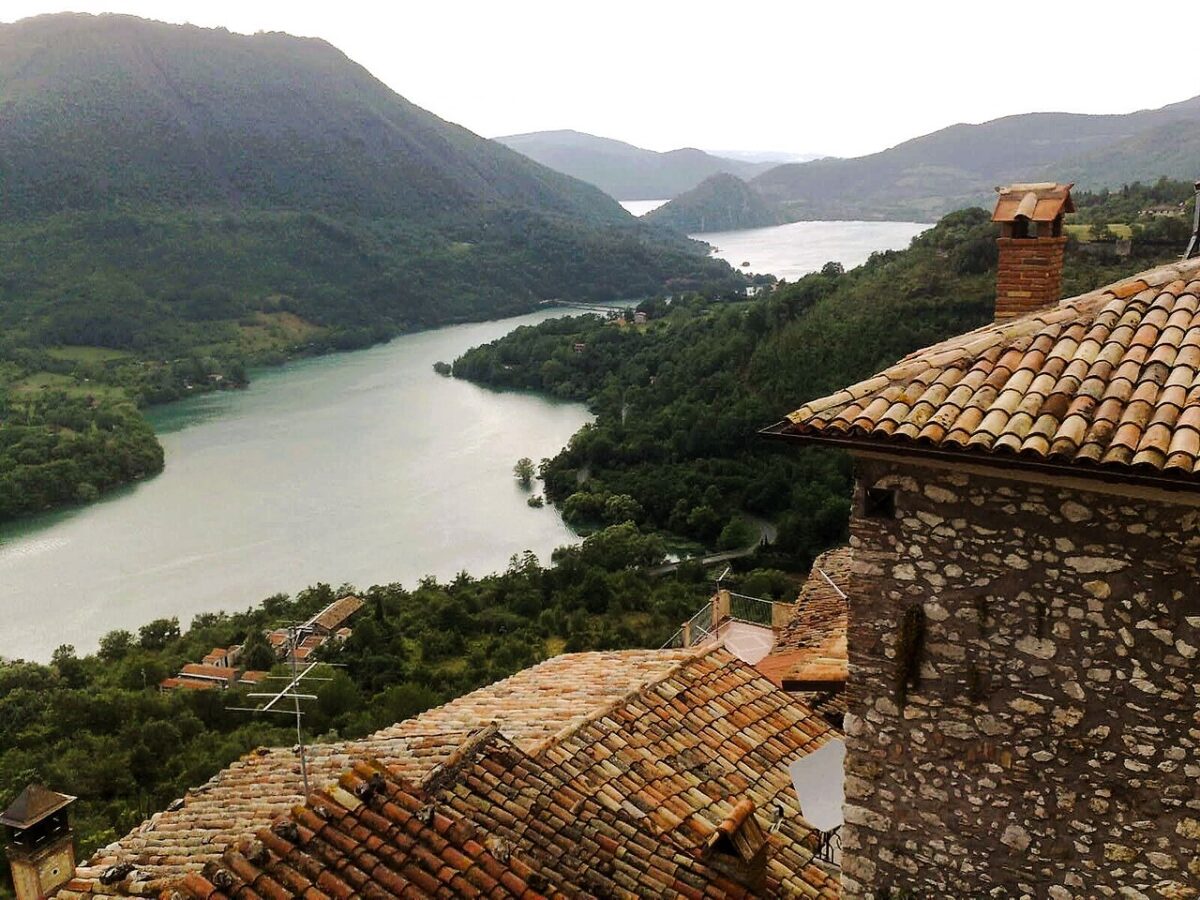 Lago del Turano visto da Paganico