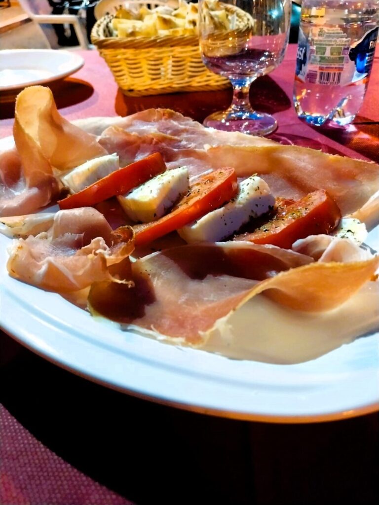 Poggio Moiano, la passione di Ester e Piero Angeloni dietro il successo della Pizzeria "Incontro" 49 Caprese