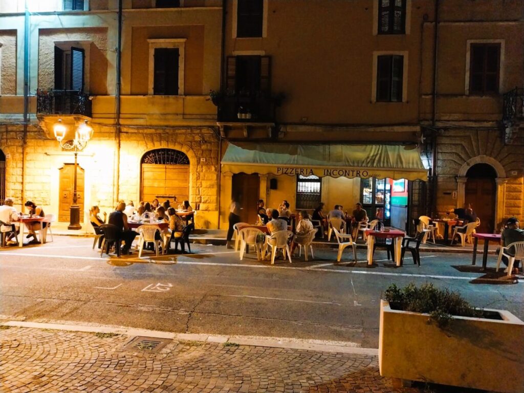 Poggio Moiano, la passione di Ester e Piero Angeloni dietro il successo della Pizzeria "Incontro" 50 Pizzeria "Incontro" Poggio Moiano