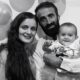 Fiori rossi sulla tomba dell’amore: la storia di Shahpar, che ha perso moglie e figlia in un tragico incidente