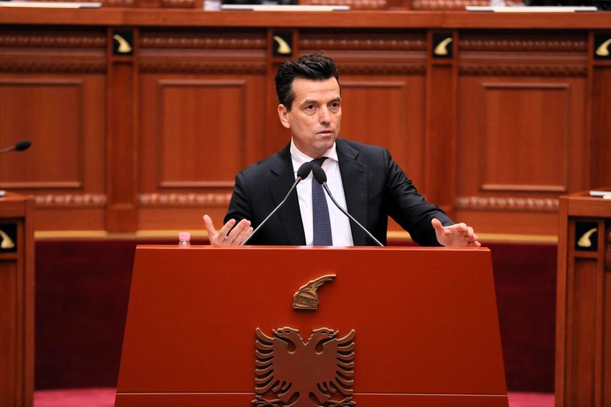 Il deputato Agron Shehaj del Partito Mundësia