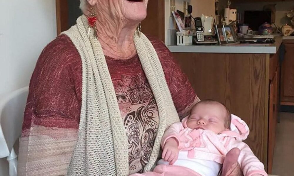 Nonna con nipotina