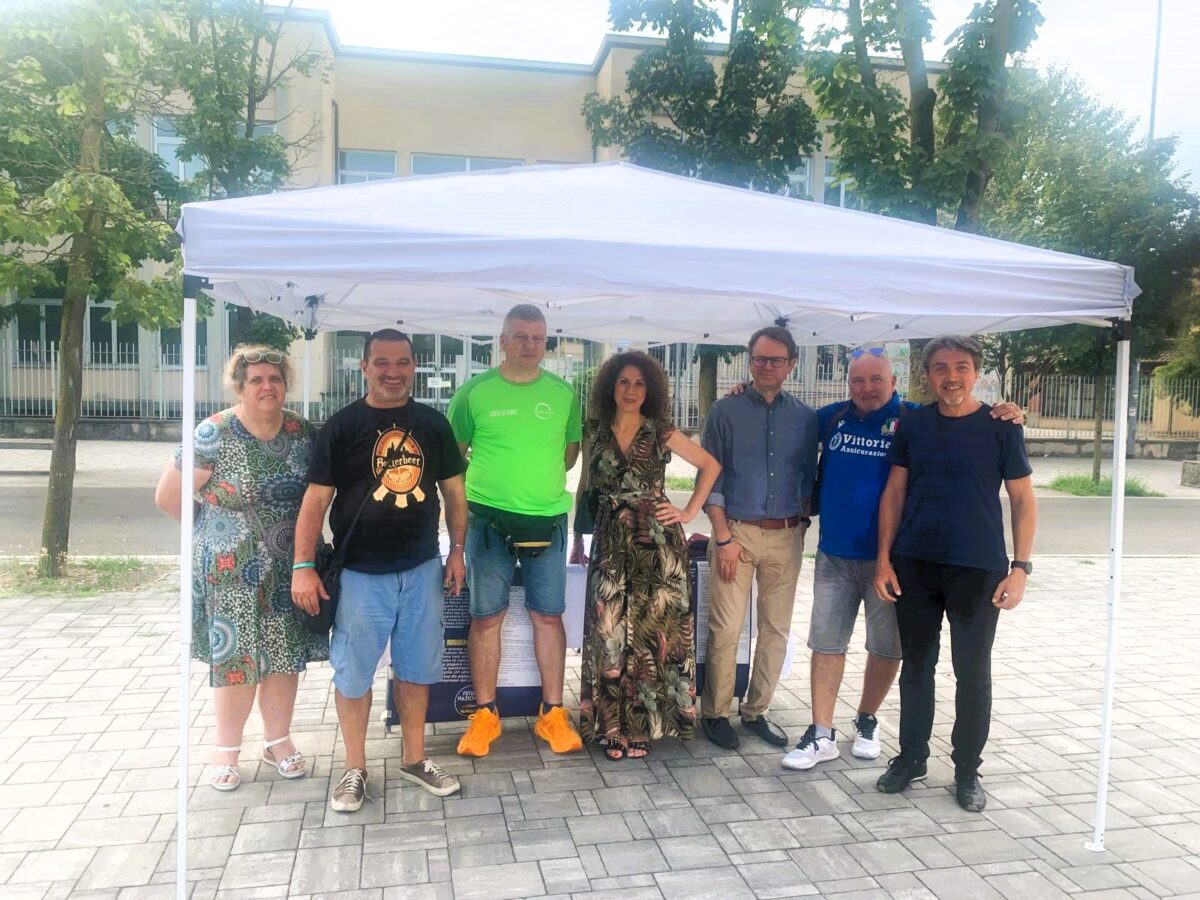 Futuro Nazionale a Villasanta: raccolta firme per Mario Roggero 46 Raccolta firme per Mario Roggero