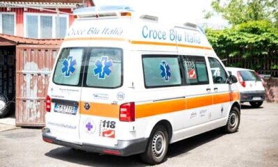 Ambulanza croce blu