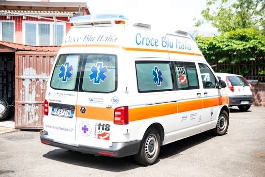 Ambulanza croce blu